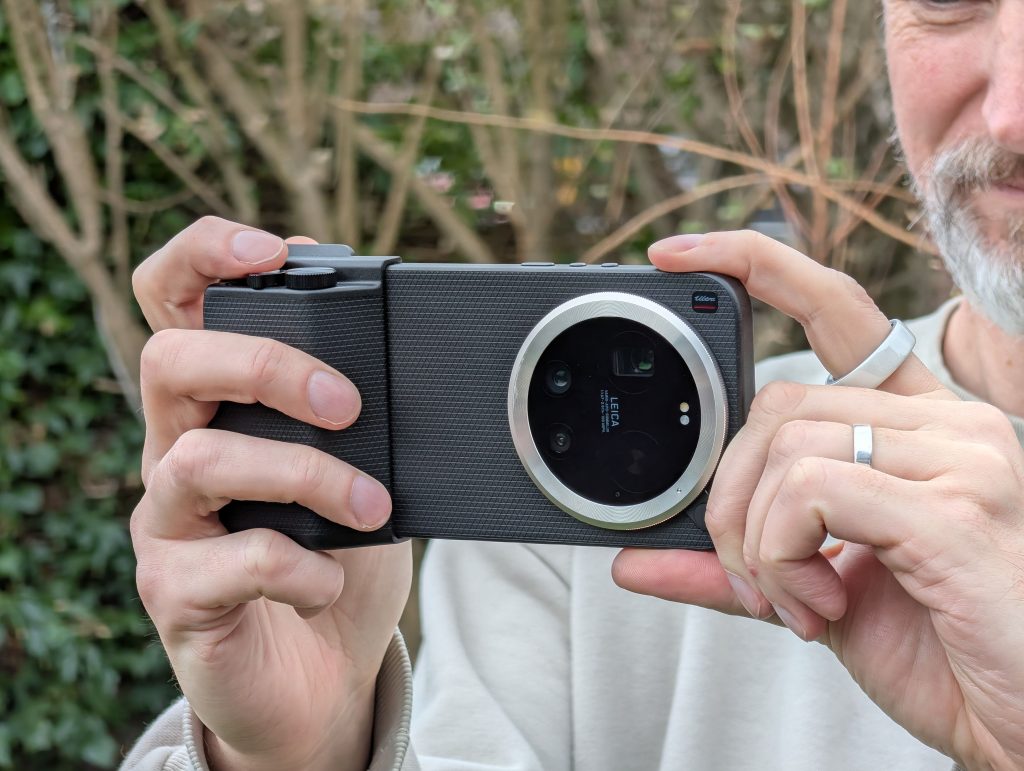 Review: Xiaomi 17 Ultra and Leitzphone Pack Leica Magic Into a Flagship Phone