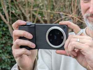 Review: Xiaomi 17 Ultra and Leitzphone Pack Leica Magic Into a Flagship Phone