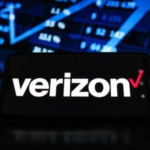 Verizon acknowledges "pain" of new unlock policy, suggests change is coming