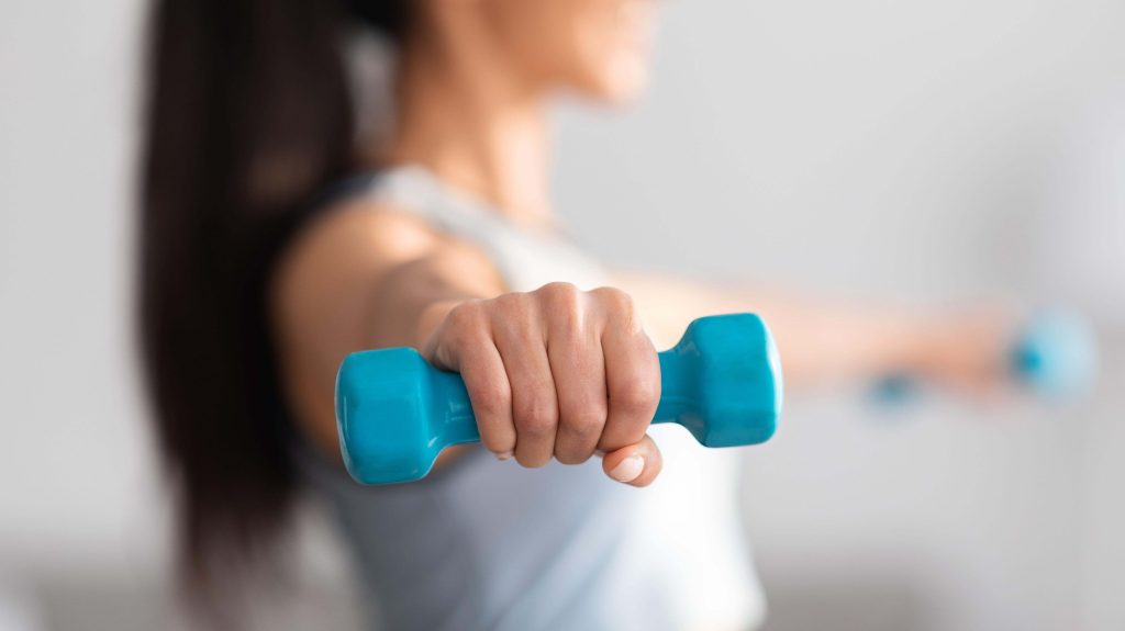 When to Exercise With Light Weights (and When to Use Heavy Weights)