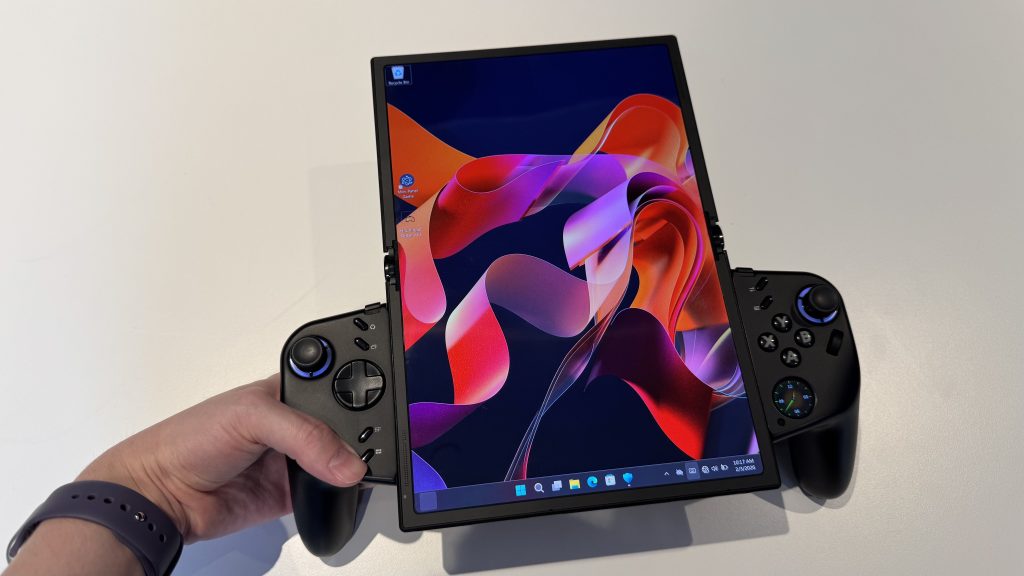 Lenovo's Foldable Gaming Handheld Is Too Cool to Remain Just a Concept