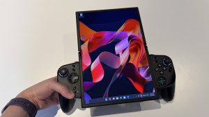 Lenovo's Foldable Gaming Handheld Is Too Cool to Remain Just a Concept