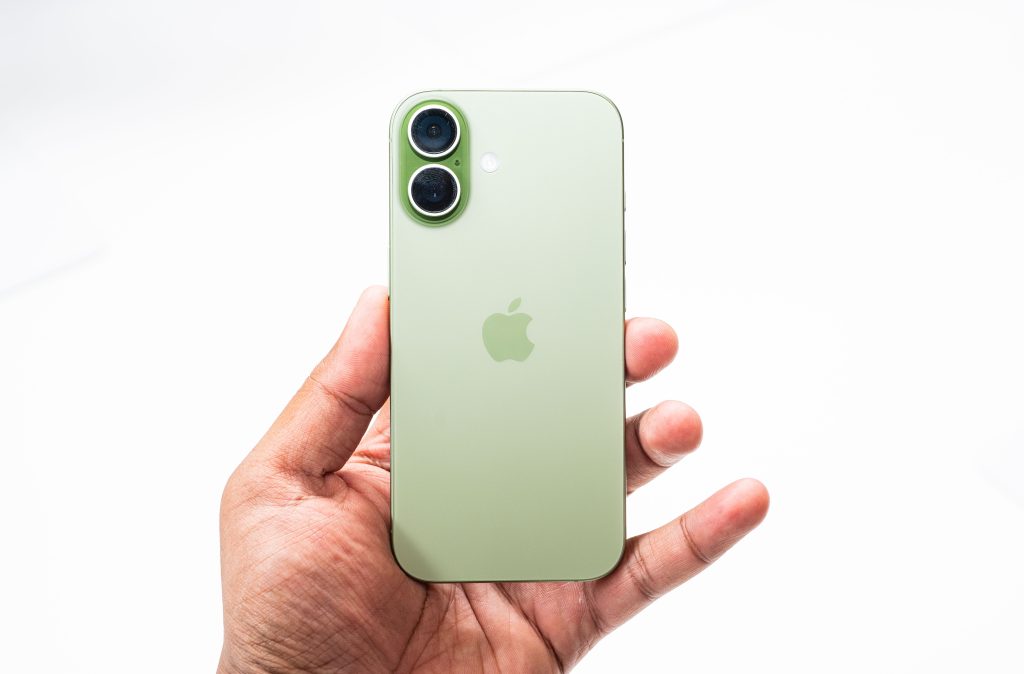 What’s the Best iPhone to Buy or Avoid Right Now? (2026)