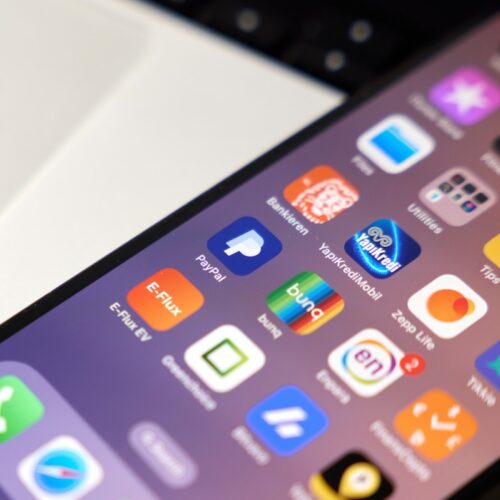 Feds take notice of iOS vulnerabilities exploited under mysterious circumstances