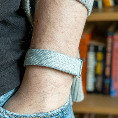 The Fitbit Air is a good wearable weighed down by a chatty AI "coach"