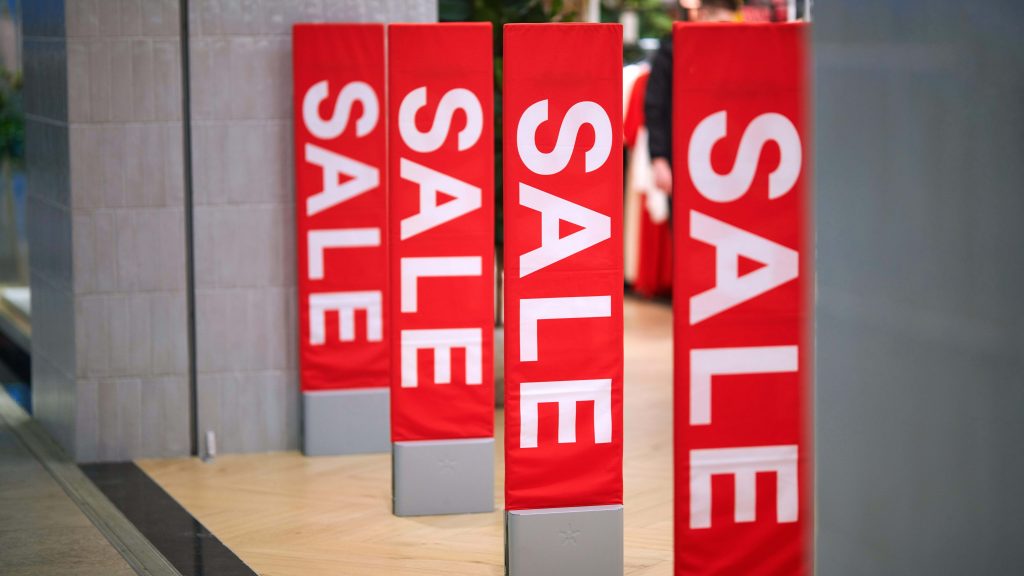 These Are the Best Price-Tracking Tools I Use As a Deals Writer