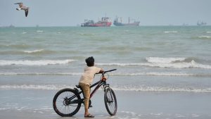 U.S. makes progress in reopening the Strait of Hormuz, but the Iran war is far from over