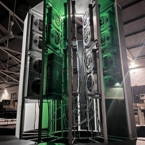 A Cray-1 supercomputer replica from 30 "obsolete" Mac Minis