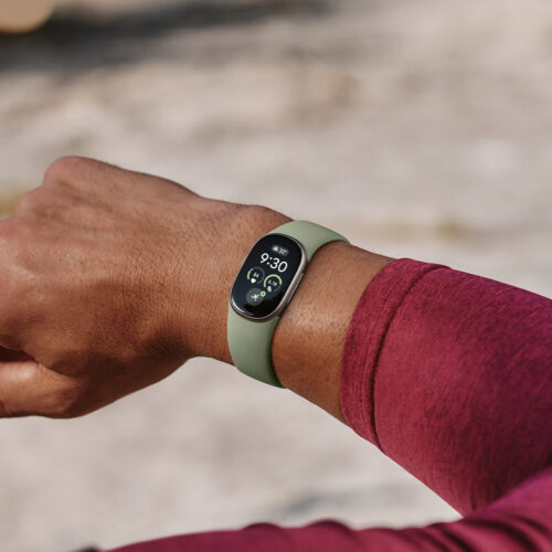 Google announces the Fitbit Edge, a middle ground between Pixel Watch 5 and Fitbit Air