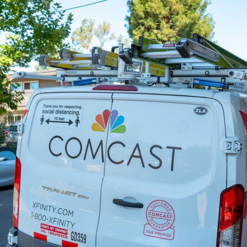 Comcast loses more customers, claims other ISPs' cheap prices are "irrational"
