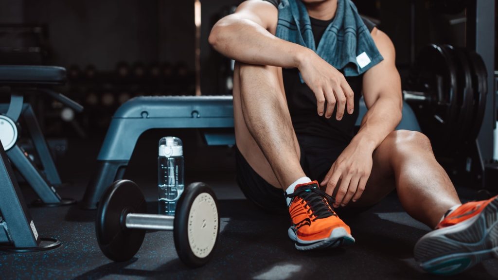 Six Things to Do Between Sets at the Gym